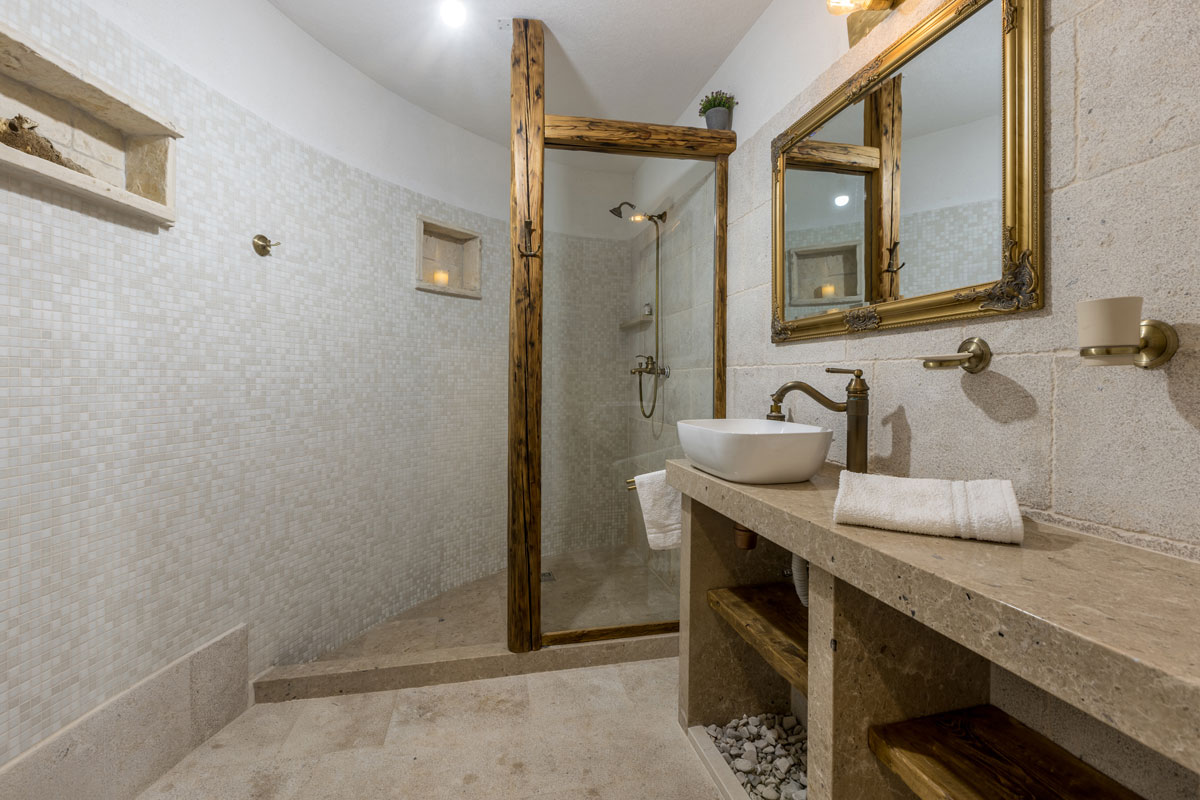 En suite bathroom...